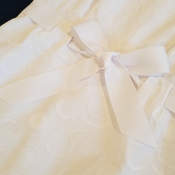 White dress - Picture 4 of 6